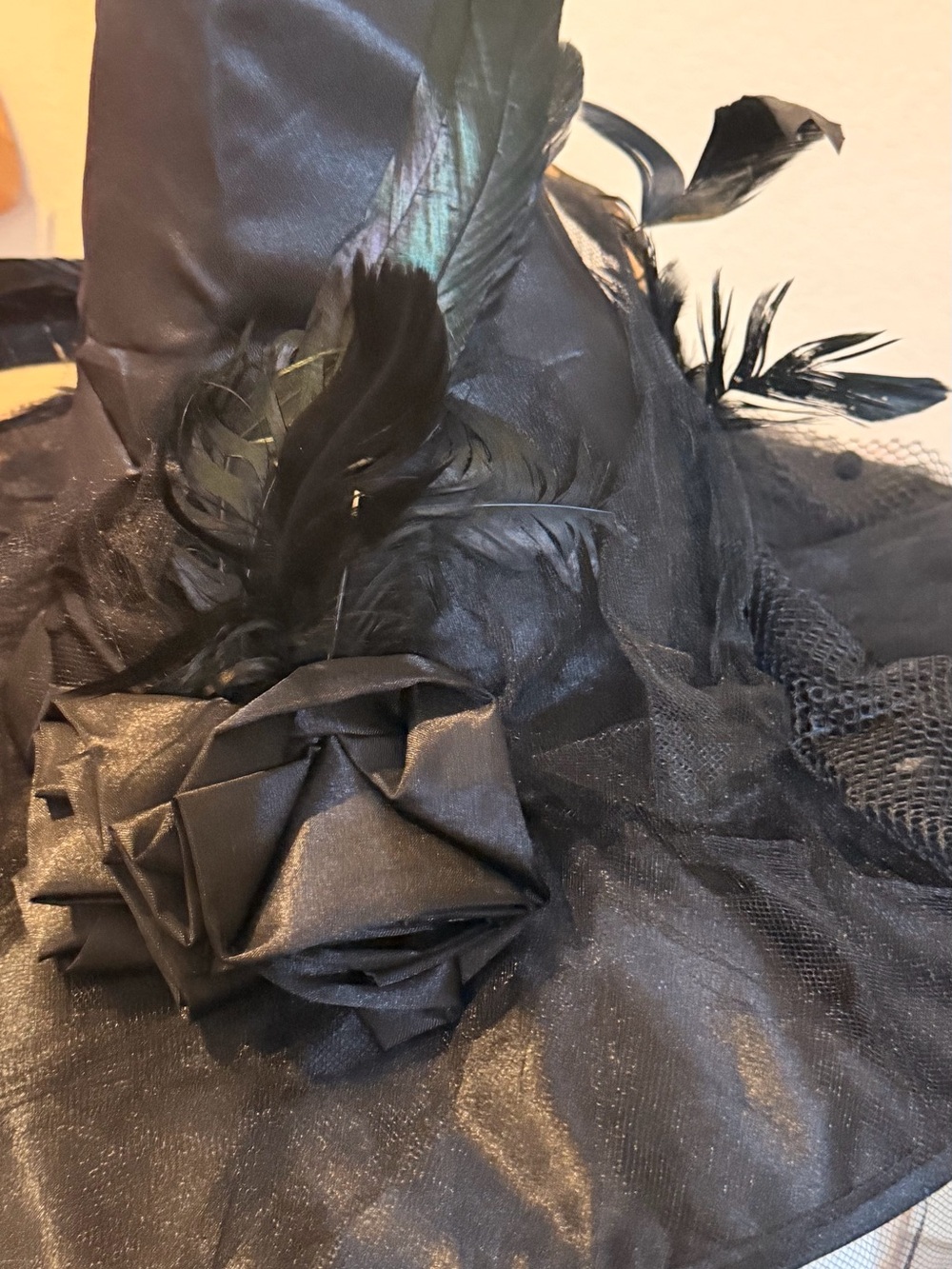 Women's Black Witch Hat with Decorative Veil and Feathers - Picture 5 of 6